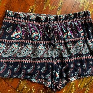 super cute and trendy flowy shorts- perfect for summer!